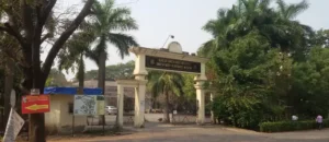 Alkesh Dinesh Mody Institute for Financial & Management Studies (ADMIFMS) College Front gate Campus Image